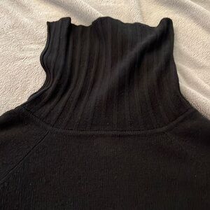 100% cashmere woman’s sweater